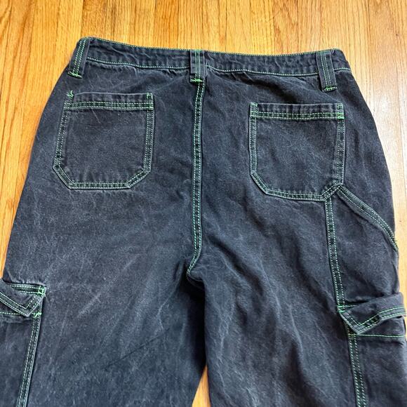 Hot Topic Jeans Womens 13 Hi Rise Carpenter Cargo Fadded Black Lime Stitching - Picture 4 of 10